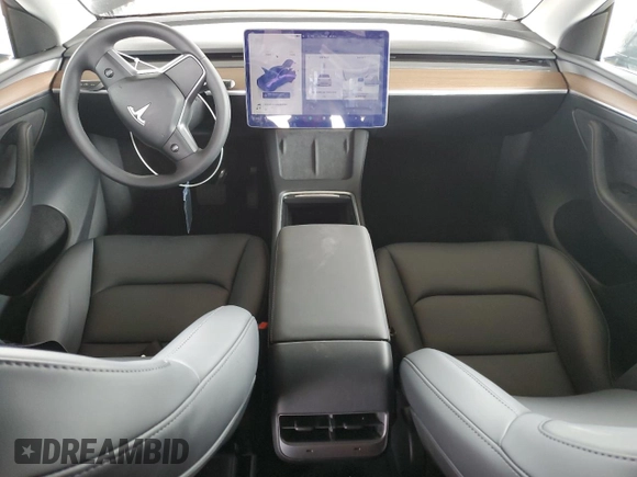 2025 Tesla Model Y Long Range with VIN 7SAYGDED2SF234388, listed as a Copart auction lot 47250965 with 3,702 mi miles and Salvage Title. Bid and sale history available at DreamBid. Image 8.