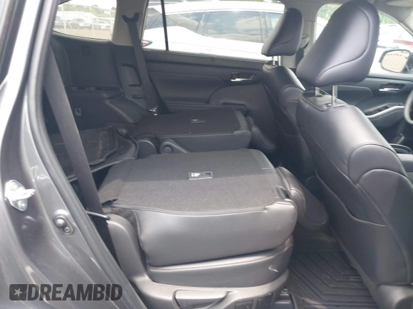 2024 Toyota Highlander LE z VIN 5TDKDRAH3RS543441, wystawiony jako IAAI lot #42429440 z przebiegiem 9 086 mil mil oraz . Historia ofert i sprzedaży dostępna na DreamBid. Obrazek 8.
