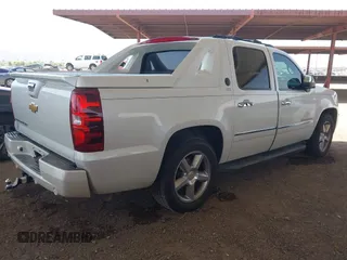 2013 Chevrolet Avalanche LTZ с VIN 3GNTKGE75DG144464, выставлен на аукционе IAAI как лот 42502256 с пробегом 116 237 миль миль и . История ставок и продаж доступна на DreamBid. Изображение 4.