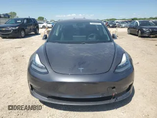 2018 Tesla Model 3 Long Range Battery z VIN 5YJ3E1EB4JF116531, wystawiony jako Copart lot #55609755 z przebiegiem 63 695 mil mil oraz Szkody całkowita. Historia ofert i sprzedaży dostępna na DreamBid. Obrazek 5.