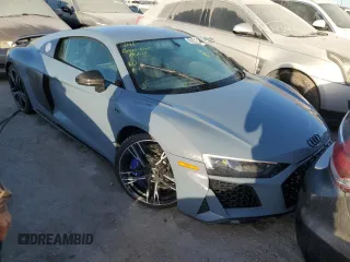 2022 Audi R8 z VIN WUAKBAFX5N7901301, wystawiony jako Copart lot #76451354 z przebiegiem Nie podano mil oraz Nie do naprawy • Non repairable. Historia ofert i sprzedaży dostępna na DreamBid. Obrazek 4.