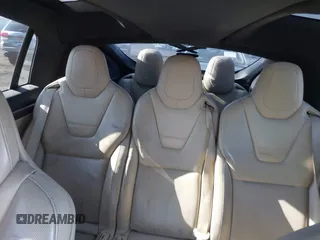 2016 Tesla Model X 70D z VIN 5YJXCAE28GF004461, wystawiony jako IAAI lot #41004214 z przebiegiem 158 962 mil mil oraz . Historia ofert i sprzedaży dostępna na DreamBid. Obrazek 8.