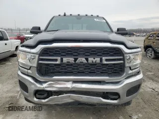 2019 Ram 2500 Tradesman z VIN 3C6UR5CJ6KG633486, wystawiony jako Copart lot #47459835 z przebiegiem 123 704 mil mil oraz Szkoda całkowita • Salvage title. Historia ofert i sprzedaży dostępna na DreamBid. Obrazek 5.