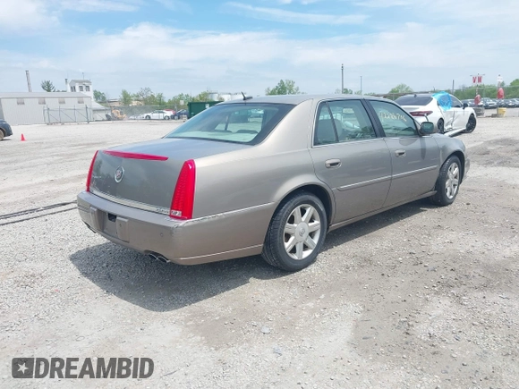 2006 Cadillac DTS 1SD z VIN 1G6KD57Y06U197794, wystawiony jako IAAI lot #42226706 z przebiegiem 135 748 mil mil oraz . Historia ofert i sprzedaży dostępna na DreamBid. Obrazek 4.
