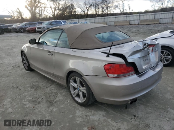 2010 BMW 1 Series 128i z VIN WBAUL7C53AVJ77295, wystawiony jako Copart lot #86122734 z przebiegiem 138 270 mil mil oraz Szkoda całkowita • Salvage title. Historia ofert i sprzedaży dostępna na DreamBid. Obrazek 2.