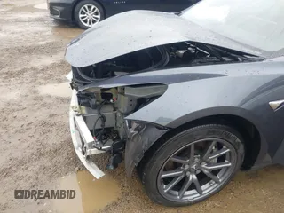 2020 Tesla Model 3 Performance z VIN 5YJ3E1EC9LF601713, wystawiony jako IAAI lot #41888617 z przebiegiem 70 517 mil mil oraz . Historia ofert i sprzedaży dostępna na DreamBid. Obrazek 20.