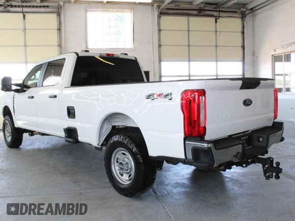 2024 Ford F-250 XL with VIN 1FT7W2BA2RED32472, listed as a Copart auction lot 60898985 with 15,826 mi miles and Salvage title. Bid and sale history available at DreamBid. Image 4.