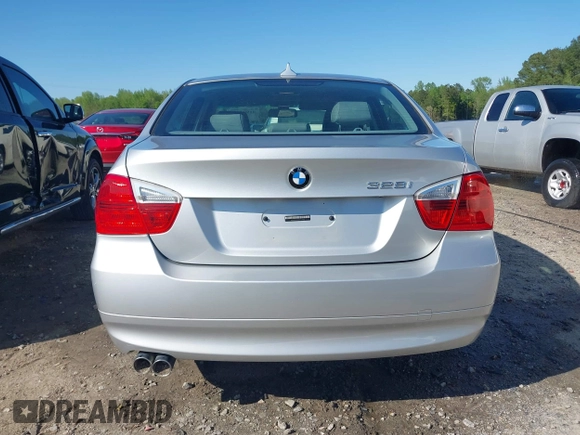 2007 BMW 3 Series 328i z VIN WBAVA33597FV65962, wystawiony jako IAAI lot #41991155 z przebiegiem 189 575 mil mil oraz . Historia ofert i sprzedaży dostępna na DreamBid. Obrazek 17.