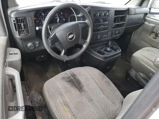 2016 Chevrolet Express Passenger LT z VIN 1GAZGPFG2G1250269, wystawiony jako Copart lot #42913615 z przebiegiem 308 351 mil mil oraz Szkoda całkowita • Salvage title. Historia ofert i sprzedaży dostępna na DreamBid. Obrazek 8.