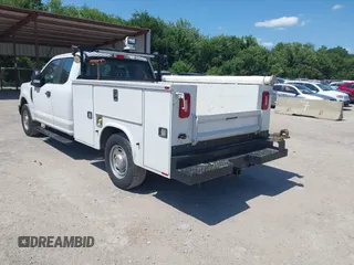 2019 Ford F-250 XL with VIN 1FD7X2A68KEE68410, listed as a IAAI auction lot 42483463 with 100,636 mi miles and . Bid and sale history available at DreamBid. Image 3.