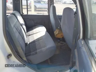 1992 Ford Explorer Eddie Bauer z VIN 1FMDU34X7NUA59055, wystawiony jako IAAI lot #42472171 z przebiegiem 98 269 mil mil oraz . Historia ofert i sprzedaży dostępna na DreamBid. Obrazek 8.