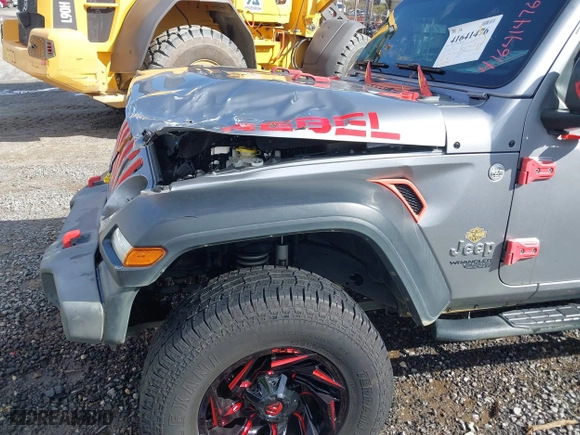 2018 Jeep Wrangler Unlimited Sport S with VIN 1C4HJXDG0JW250952, listed as a IAAI auction lot 41641476 with 117,284 mi miles. Bid and sale history available at carsss.com. Image 17.
