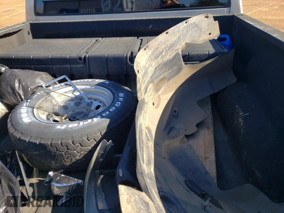 2002 Dodge 1500 z VIN 1D7HA18N02S703732, wystawiony jako Copart lot #89305895 z przebiegiem 189 396 mil mil oraz Szkoda całkowita • Salvage title. Historia ofert i sprzedaży dostępna na DreamBid. Obrazek 12.