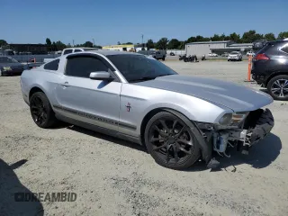 2012 Ford Mustang Premium z VIN 1ZVBP8AM7C5237576, wystawiony jako Copart lot #60374995 z przebiegiem 123 061 mil mil oraz Szkoda całkowita • Salvage title. Historia ofert i sprzedaży dostępna na DreamBid. Obrazek 4.