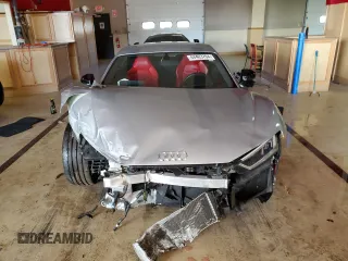 2018 Audi R8 V10 z VIN WUABAAFX7J7902267, wystawiony jako Copart lot #44403794 z przebiegiem Nie podano mil oraz Szkoda całkowita • Salvage title. Historia ofert i sprzedaży dostępna na DreamBid. Obrazek 5.