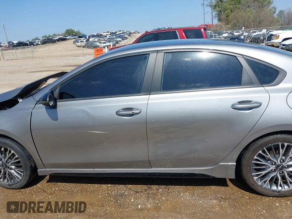 2022 Kia Forte GT-Line with VIN 3KPF54AD1NE435919, listed as a IAAI auction lot 41790738 with 30,502 mi miles. Bid and sale history available at carsss.com. Image 15.