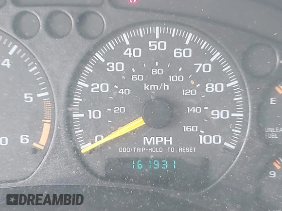 1998 GMC Jimmy SLT with VIN 1GKDT13W1W2521468, listed as a IAAI auction lot 41819921 with 161,931 mi miles. Bid and sale history available at carsss.com. Image 7.