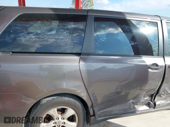 2017 Toyota Sienna L с VIN 5TDZZ3DCXHS778141, выставлен на аукционе IAAI как лот 41139603 с пробегом 158 643 миль миль и . История ставок и продаж доступна на DreamBid. Изображение 18.
