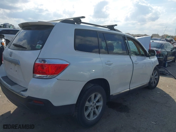 2011 Toyota Highlander with VIN 5TDZK3EH9BS046931, listed as a IAAI auction lot 41505790 with 1 mi miles. Bid and sale history available at carsss.com. Image 4.