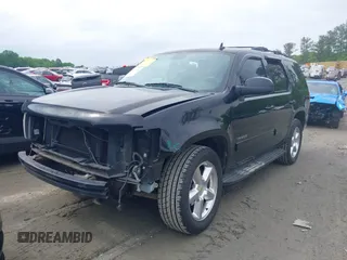 2010 Chevrolet Tahoe LT z VIN 1GNMCBE38AR113187, wystawiony jako IAAI lot #42120278 z przebiegiem 190 030 mil mil oraz . Historia ofert i sprzedaży dostępna na DreamBid. Obrazek 2.