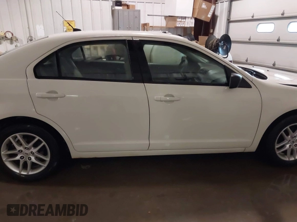 2011 Ford Fusion S with VIN 3FAHP0GA4BR304390, listed as a IAAI auction lot 41729092 with 40,490 mi miles. Bid and sale history available at carsss.com. Image 13.