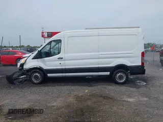 2018 Ford Transit z VIN 1FTYR2CM6JKA77870, wystawiony jako IAAI lot #42087185 z przebiegiem 142 452 mil mil oraz . Historia ofert i sprzedaży dostępna na DreamBid. Obrazek 14.