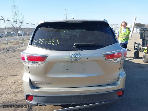 2015 Toyota Highlander LE with VIN 5TDBKRFH2FS104046, listed as a IAAI auction lot 41787583 with 152,435 mi miles. Bid and sale history available at carsss.com. Image 15.