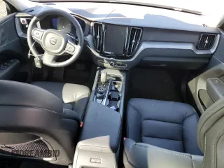 2025 Volvo XC60 Core z VIN YV4M12RJ2S1108717, wystawiony jako Copart lot #49829915 z przebiegiem 1 756 mil mil oraz Szkoda całkowita • Salvage title. Historia ofert i sprzedaży dostępna na DreamBid. Obrazek 8.
