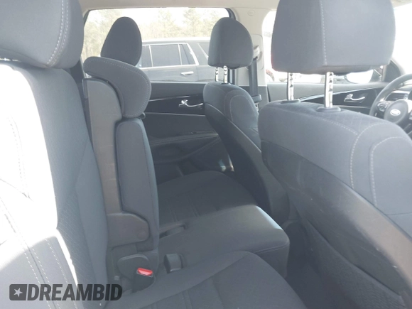 2018 Kia Sorento LX V6 with VIN 5XYPGDA57JG371874, listed as a IAAI auction lot 41668457 with 130,022 mi miles. Bid and sale history available at carsss.com. Image 8.