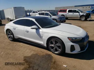 2022 Audi e-tron GT Premium Plus z VIN WAUFJBFW8N7010379, wystawiony jako Copart lot #72908444 z przebiegiem 16 623 mil mil oraz Szkody całkowita. Historia ofert i sprzedaży dostępna na DreamBid. Obrazek 4.