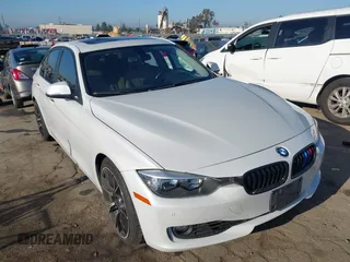 2015 BMW 3 Series 328i z VIN WBA3C1C55FK123417, wystawiony jako IAAI lot #42222908 z przebiegiem 115 075 mil mil oraz . Historia ofert i sprzedaży dostępna na DreamBid. Obrazek 1.