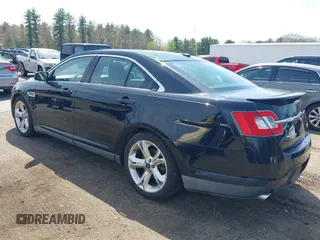 2011 Ford Taurus SHO z VIN 1FAHP2KT7BG188095, wystawiony jako IAAI lot #42180454 z przebiegiem 161 656 mil mil oraz . Historia ofert i sprzedaży dostępna na DreamBid. Obrazek 3.