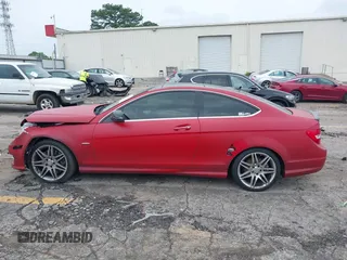 2013 Mercedes-Benz C 250 с VIN WDDGJ4HB7DG051801, выставлен на аукционе IAAI как лот 42419210 с пробегом 78 241 миль миль и . История ставок и продаж доступна на DreamBid. Изображение 14.