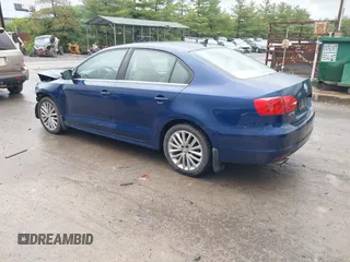 2011 Volkswagen Jetta SEL z VIN 3VWLZ7AJ2BM102447, wystawiony jako IAAI lot #42312584 z przebiegiem 103 392 mil mil oraz . Historia ofert i sprzedaży dostępna na DreamBid. Obrazek 3.