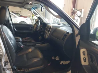 2006 Ford Escape Limited with VIN 1FMYU94176KC07783, listed as a IAAI auction lot 42083378 with 201,327 mi miles. Bid and sale history available at carsss.com. Image 5.
