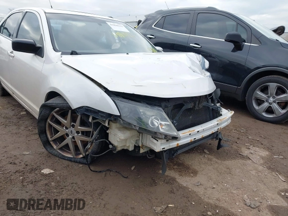 2011 Ford Fusion SEL with VIN 3FAHP0JG9BR245009, listed as a IAAI auction lot 41898112 with 1 mi miles. Bid and sale history available at carsss.com. Image 6.