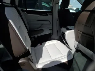 2024 GMC Acadia FWD Denali z VIN 1GKENLKS4RJ195328, wystawiony jako Copart lot #74266324 z przebiegiem Nie podano mil oraz Nie do naprawy. Historia ofert i sprzedaży dostępna na DreamBid. Obrazek 11.