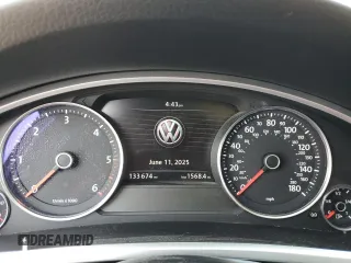 2016 Volkswagen Touareg Sport z VIN WVGEP9BPXGD005351, wystawiony jako Copart lot #60719065 z przebiegiem 133 674 mil mil oraz Czysty tytuł • Clean title. Historia ofert i sprzedaży dostępna na DreamBid. Obrazek 9.