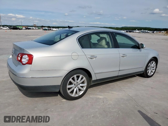 2010 Volkswagen Passat Komfort z VIN WVWJK7AN9AE077813, wystawiony jako Copart lot #56409415 z przebiegiem 148 043 mil mil oraz Czysty tytuł • Clean title. Historia ofert i sprzedaży dostępna na DreamBid. Obrazek 3.