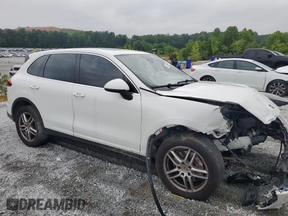 2016 Porsche Cayenne z VIN WP1AA2A25GLA10575, wystawiony jako Copart lot #56941595 z przebiegiem Nie podano mil oraz Szkoda całkowita • Salvage title. Historia ofert i sprzedaży dostępna na DreamBid. Obrazek 4.