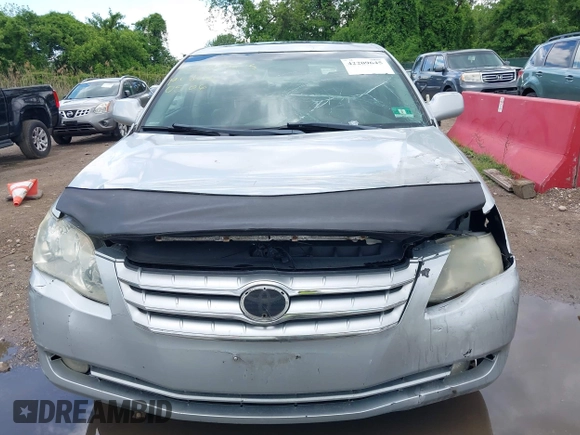 2005 Toyota Avalon XL with VIN 4T1BK36B85U013619, listed as a IAAI auction lot 42209645 with 173,520 mi miles and . Bid and sale history available at carsss.com. Image 6.