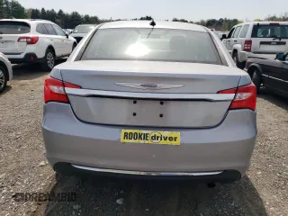 2014 Chrysler 200 Touring z VIN 1C3CCBBBXEN153322, wystawiony jako Copart lot #53541795 z przebiegiem 47 498 mil mil oraz Szkoda całkowita • Salvage title. Historia ofert i sprzedaży dostępna na DreamBid. Obrazek 6.