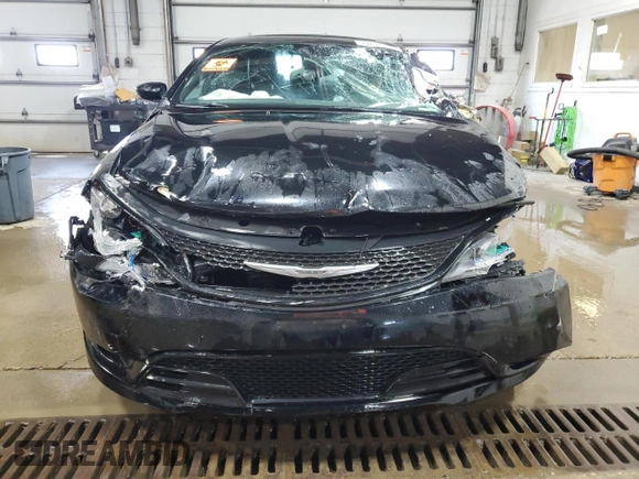 2015 Chrysler 200 S z VIN 1C3CCCBB1FN631957, wystawiony jako Copart lot #59207135 z przebiegiem Nie podano mil oraz Szkoda całkowita • Salvage title. Historia ofert i sprzedaży dostępna na DreamBid. Obrazek 5.