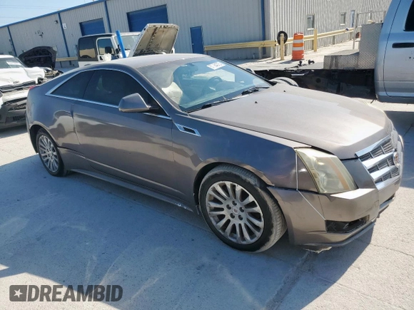 2012 Cadillac CTS Performance z VIN 1G6DJ1E35C0138308, wystawiony jako Copart lot #52984375 z przebiegiem 134 881 mil mil oraz Czysty tytuł • Clean title. Historia ofert i sprzedaży dostępna na DreamBid. Obrazek 4.