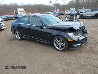 2012 Mercedes-Benz C 250 Sport z VIN WDDGF4HB2CA539797, wystawiony jako IAAI lot #41717259 z przebiegiem 112 336 mil mil oraz . Historia ofert i sprzedaży dostępna na DreamBid. Obrazek 1.