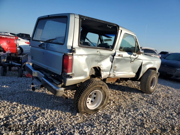 1987 Ford Bronco z VIN 1FMCU12T1HUA12785, wystawiony jako Copart lot #85747984 z przebiegiem Nie podano mil oraz Szkoda całkowita • Salvage title. Historia ofert i sprzedaży dostępna na DreamBid. Obrazek 3.
