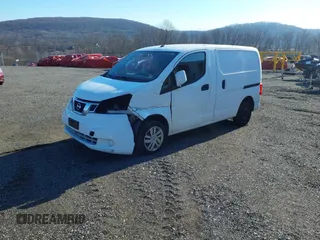 2017 Nissan NV200 S z VIN 3N6CM0KNXHK718750, wystawiony jako IAAI lot #40924549 z przebiegiem 182 586 mil mil oraz . Historia ofert i sprzedaży dostępna na DreamBid. Obrazek 17.