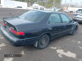 1998 Toyota Camry LE z VIN 4T1BG22K7WU236334, wystawiony jako IAAI lot #41662673 z przebiegiem 182 960 mil mil oraz . Historia ofert i sprzedaży dostępna na DreamBid. Obrazek 4.