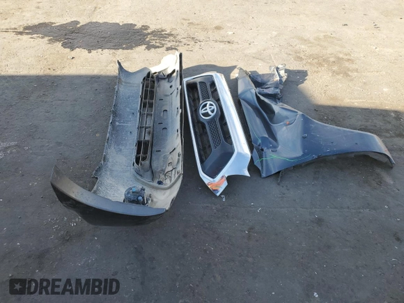 2015 Toyota Tacoma z VIN 3TMLU4EN3FM165978, wystawiony jako Copart lot #49920255 z przebiegiem 134 974 mil mil oraz Szkoda całkowita • Salvage title. Historia ofert i sprzedaży dostępna na DreamBid. Obrazek 12.