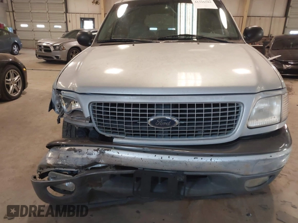 2000 Ford Expedition XLT with VIN 1FMRU1569YLB32940, listed as a IAAI auction lot 41316582 with 290,095 mi miles. Bid and sale history available at carsss.com. Image 12.